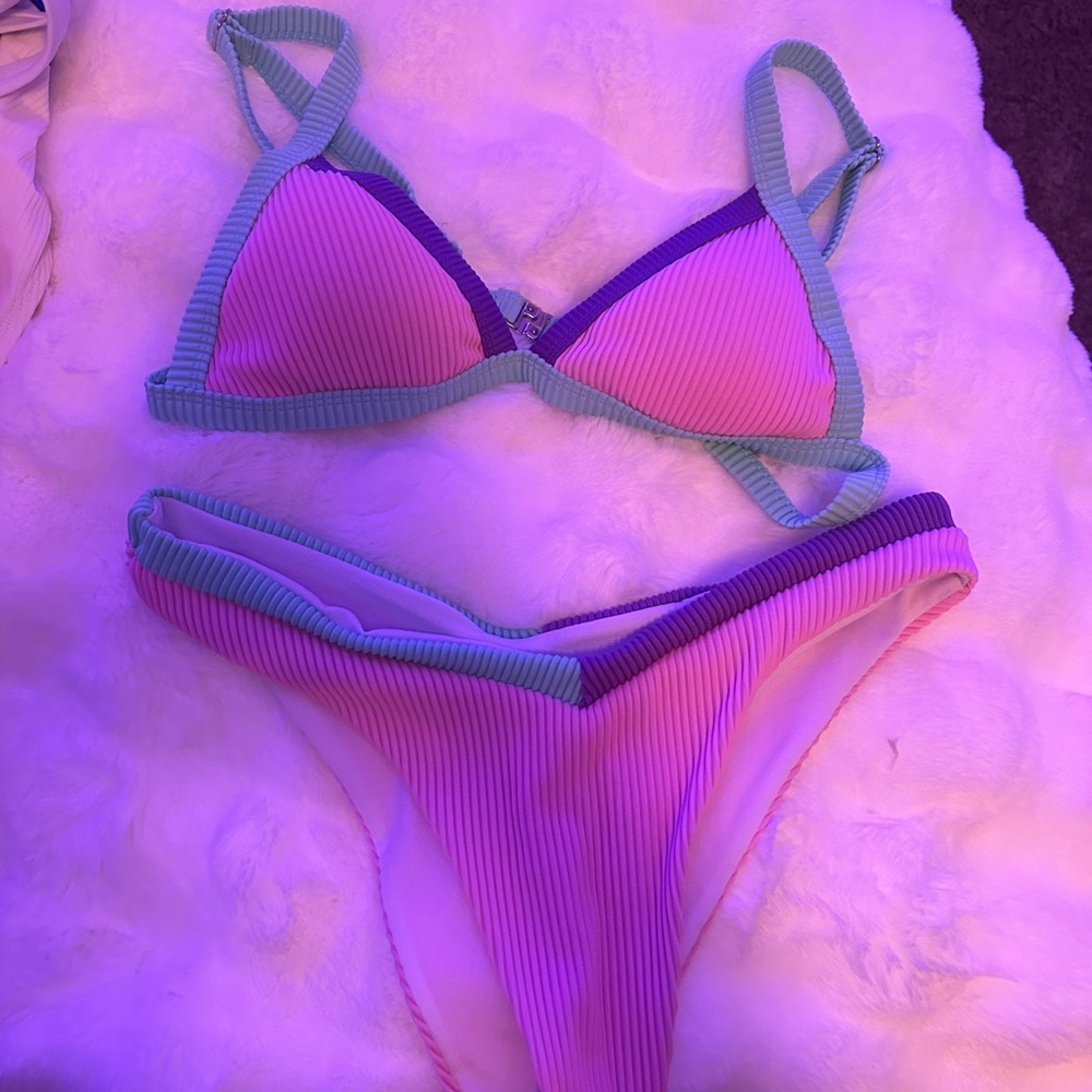 Multi colored top and bottom